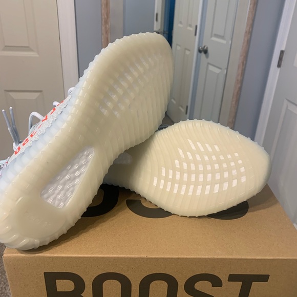 YEEZY BOOST 350 V2 - Picture 4 of 9